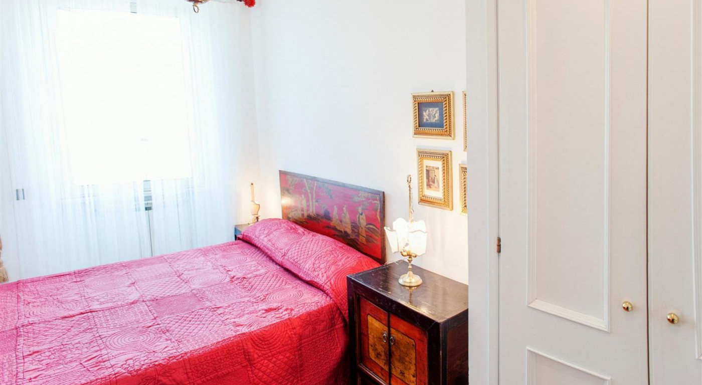 750 :: Bright and airy one bedroom apartment close to the Vatican with parking space available